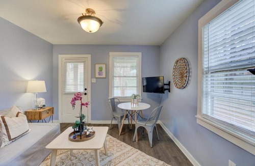 Midtown Apartment | Midtown Gated Cottage w Parking Near Overton Square