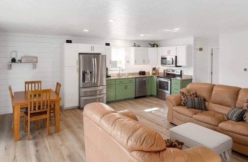 Huey House | Millers Eddy House - Riverfront Near East Brady&Parker