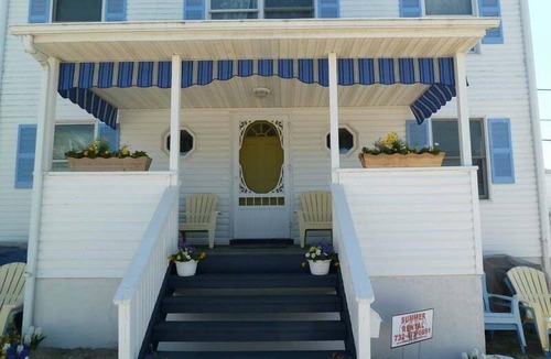 Point Pleasant Beach House | MIN2 | Beachside 1st Flr Unit, 4BRs 1 ba, street parking, amazing location!