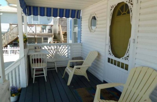 Point Pleasant Beach House | MIN2 | Beachside 1st Flr Unit, 4BRs 1 ba, street parking, amazing location!