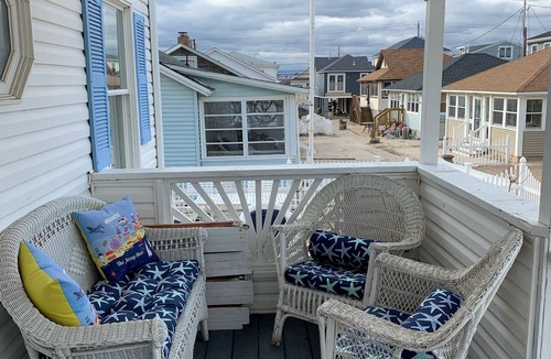 Point Pleasant Beach House | MIN2 | Beachside 1st Flr Unit, 4BRs 1 ba, street parking, amazing location!