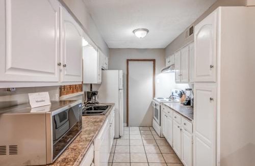 Memphis House | Minutes from the Airport - Wonderful Warrington