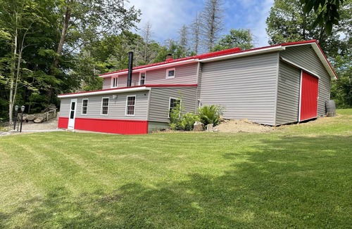 West Valley House | Minutes from the heart of Ellicottville! Beautiful 4 bedroom, sleeps 10.