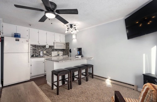 Snowshoe Condo | ML219|1BR,Ski In/Out, Fire place, Ballhooter lift