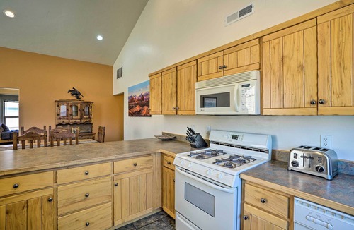 Moab South Valley House | Moab Townhome w/Pool Access + Stunning Mtn Views!