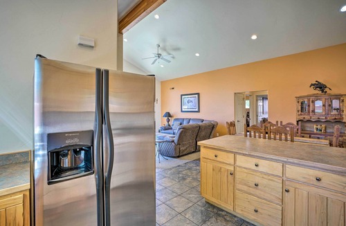 Moab South Valley House | Moab Townhome w/Pool Access + Stunning Mtn Views!