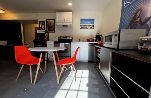 Severn House | Modern 1 Bedroom Oasis in the Center of Everywhere in Severn, Maryland