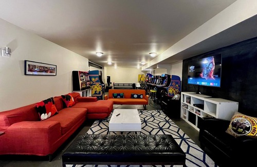 Severn House | Modern 1 Bedroom Oasis in the Center of Everywhere in Severn, Maryland