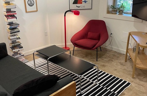 Eckington Apartment | Modern 1BR apartment in historic D.C. row home