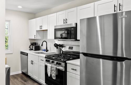 Audubon Apartment | Modern 2 -BR Gem in Audubon with Wi-Fi, in-unit laundry & cozy atmosphere!