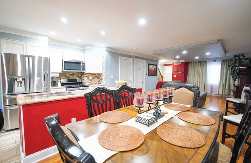 Weehawken House | Modern 2-floor, 3-bedroom apartment 20 minutes from Manhattan.