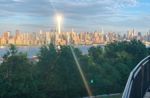 Weehawken House | Modern 2-floor, 3-bedroom apartment 20 minutes from Manhattan.