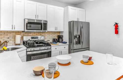 West New York Apartment | Modern 2BHK - 15 mins bus ride to Time Square, NYC