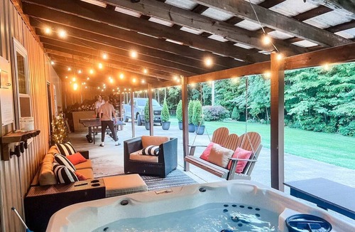 Loudonville House | Modern 2BR/2BA with hot tub, pool table, cornhole, fire pit—your perfect Mohican base!