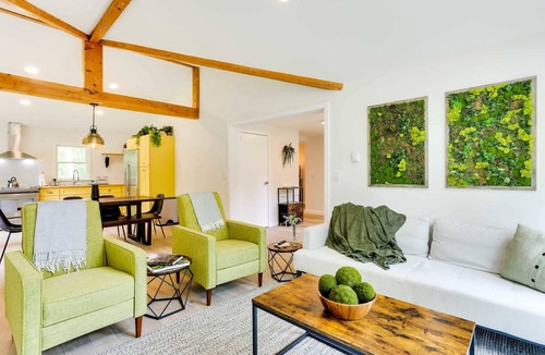 Monticello House | Modern 3-bedroom cabin with Hot Tub and Private Pond