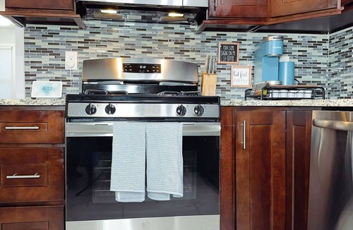 Elizabeth Apartment | Modern 3BR 2BA Near EWR & NYC With Parking