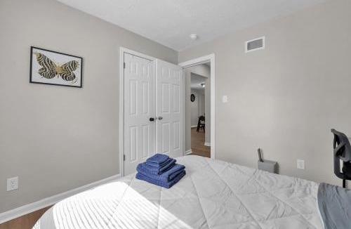 Hilltop House | Modern 3BR Near Downtown & Casino, Pet-friendly, Fast Wi-Fi, Laundry