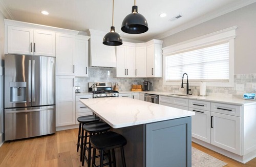 Forest House | Modern 4BR Oasis - Main Level Master + 2 King Beds