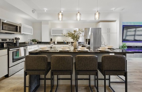 Wholesale District Apartment | Modern 4th-Floor Flat in the Heart of Indianapolis