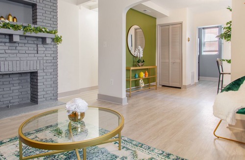 Mount Vernon Apartment | Modern Apt Downtown BMORE