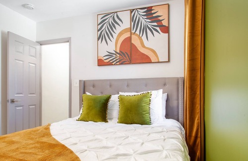 Mount Vernon Apartment | Modern Apt Downtown BMORE