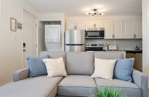 Downtown Columbus Apartment | Modern Apt | Parking | Near German Village + Dtwn
