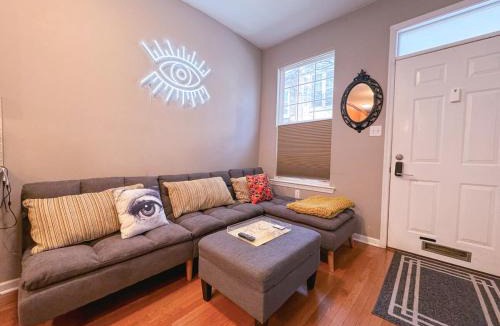 Graduate Hospital Apartment | Modern-Chic Living in the Heart of Center City