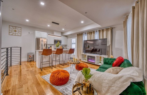 Brightwood Park Apartment | Modern & Colorful ~ 5 STAR Location