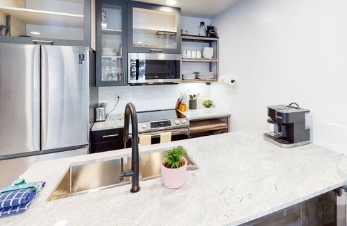 Warm Springs Condo | Modern condo with high-speed WiFi, wood-burning fireplace, & private W/D