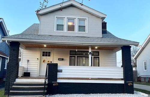 Parma House | Modern Farmhouse Style home close to the highway and many other place.