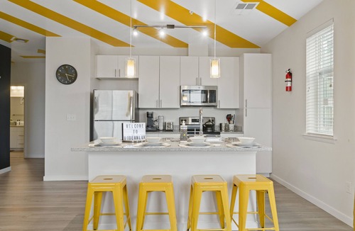 Downtown Baltimore Apartment | Modern Home 2BR 2BA Free Off-Street Parking & Wifi