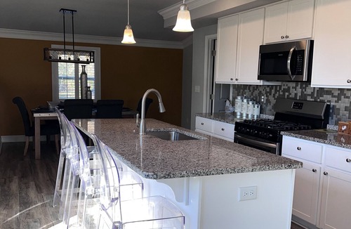 Dundalk House | Modern Home W/Huge Yard Near Downtown and Stadiums
