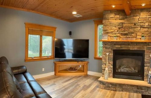 Lake Hopatcong House | Modern Lakefront at Sunset Cove Perfect for any occasion!