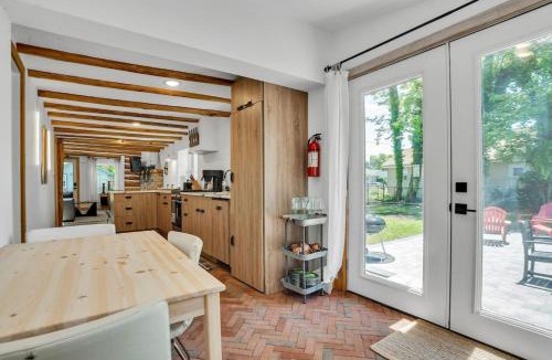 Del Haven House | Modern Log Cabin at the beach with Hot Tub, Game Room and Fire Pit
