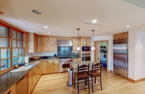 Elkhorn Village House | Modern mountain penthouse close to hikes & skiing