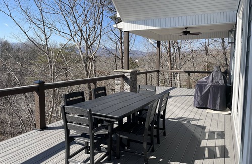 Jacksboro House | Modern style lake front home with everything you need to escape your busy lives.
