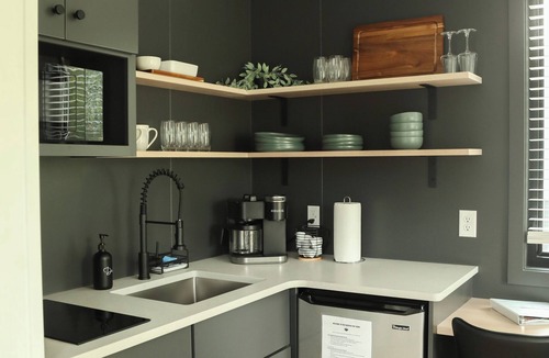 Milroy Cabin | Modern Tiny Home 25 w/Hot Tub!