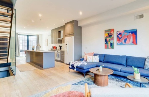 Olde Kensington House | Modern Townhome 15 - Free Parking - Hosted Stay Rafa