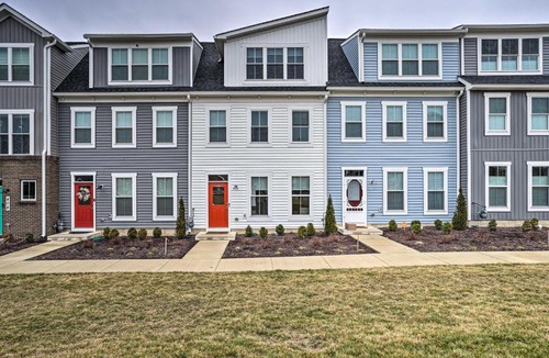 Frederick House | Modern Townhome 4 Mi to Downtown Frederick!