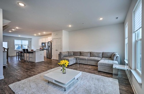 Frederick House | Modern Townhome 4 Mi to Downtown Frederick!