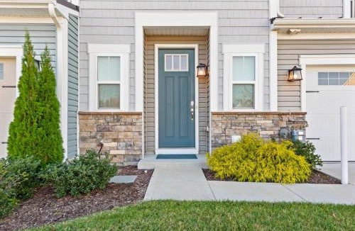 Millville House | Modern Townhouse with Pool Gym & Tennis Near Beach