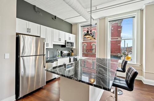 South Side Flats Apartment | Modern Upscale 1BR Apartment in Carson by Stay Gia