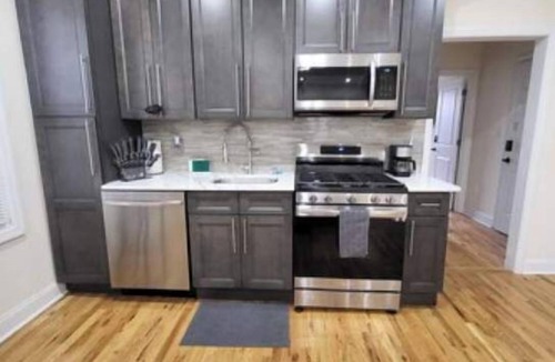Newark Apartment | Modern Urban Oasis 10 min to EWR airport. 25 min to NYC 15 min to NJPAC