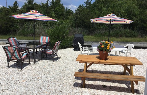 Shawcrest Cottage | Mohawk Cottage, keep it simple at this peaceful cottage. Off street parking.