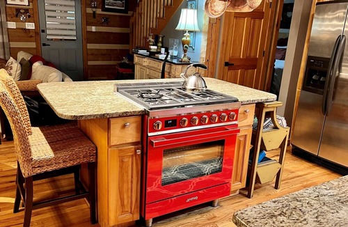 Seven Devils Cabin | Mont Blanc - Mountain Log Cabin, Pet Friendly, Pool table, Air Conditioning, Outdoor Space with F.