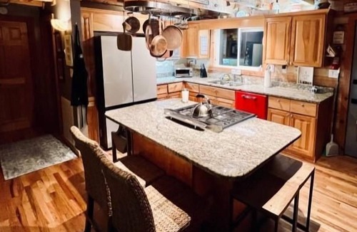 Seven Devils Cabin | Mont Blanc - Mountain Log Cabin, Pet Friendly, Pool table, Air Conditioning, Outdoor Space with F.