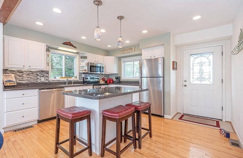 Ocean Pines House | Moonshell - Waterfront, 3 Bedrooms, 2 Bathrooms, Sleeps 6, Non Group Rental