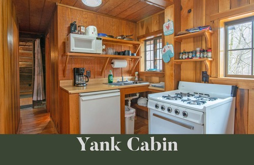 Marlinton Hotel | Moore House Inn & Cabins