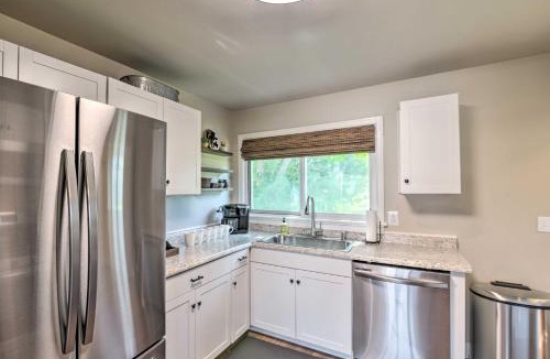 Morgantown House | Morgantown Home with Patio Near WVU Football!