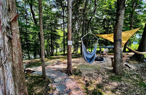 Sparta Cabin | Mosaic Cabin On the River, Downtown SPARTA TN!